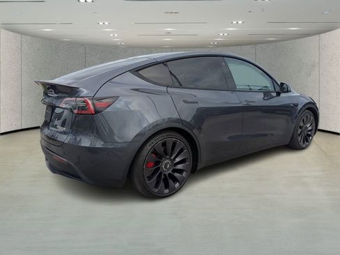 Used 2022 Tesla Model Y Performance image 3