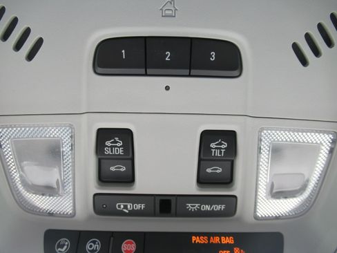Used 2021 Chevrolet Traverse LT w/ LT Premium Package FWD image 31