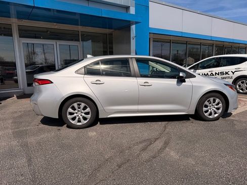 Used 2024 Toyota Corolla LE image 9