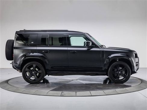Used 2024 Land Rover Defender 110 X-Dynamic SE AWD/4WD image 6