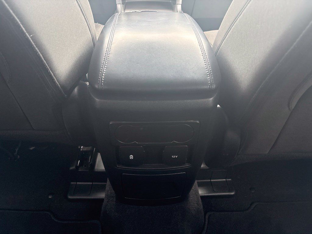 Used 2023 Ford Explorer XLT AWD/4WD image 27