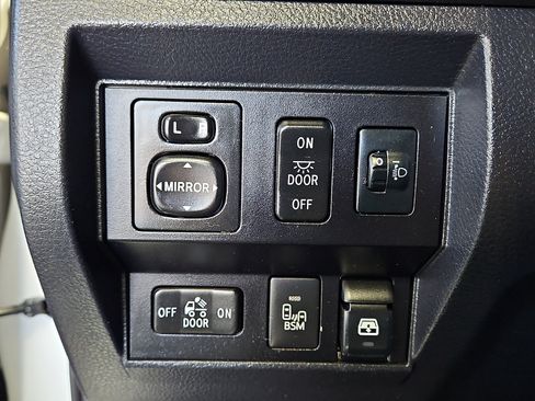 Used 2017 Toyota Tundra SR5 w/ SR5 Upgrade Package image 19