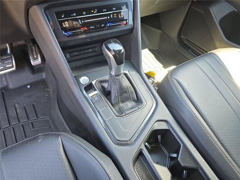 Used 2022 Volkswagen Tiguan SE R-Line FWD image 29