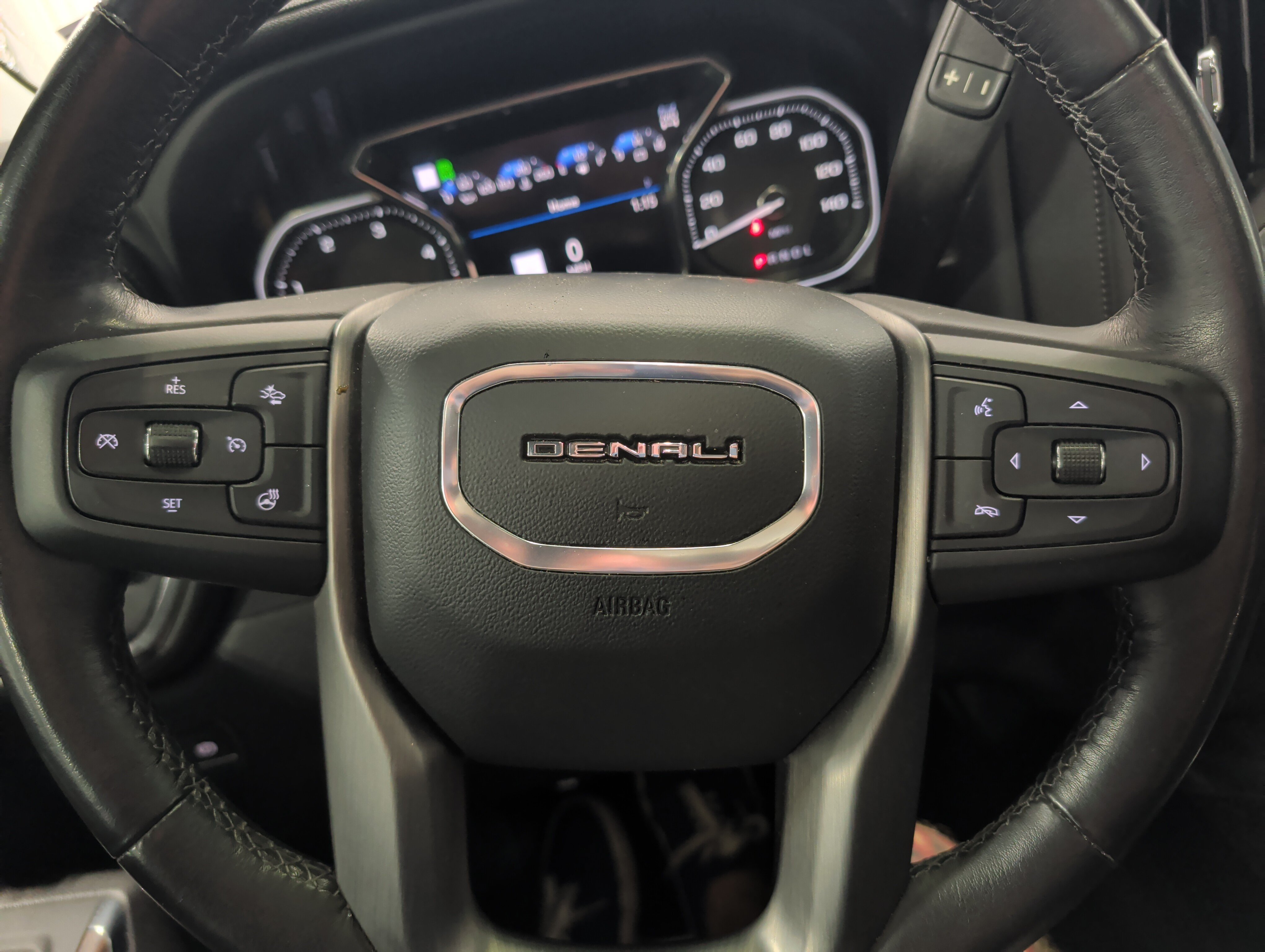 Used 2023 GMC Sierra 3500 Denali w/ Denali Ultimate Package AWD/4WD image 11