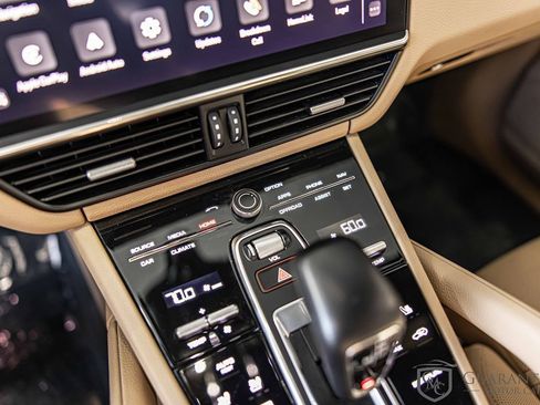 Used 2022 Porsche Cayenne image 29