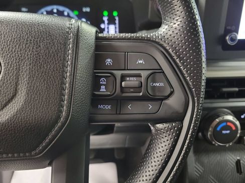 Used 2025 Toyota Tacoma SR5 AWD/4WD image 29