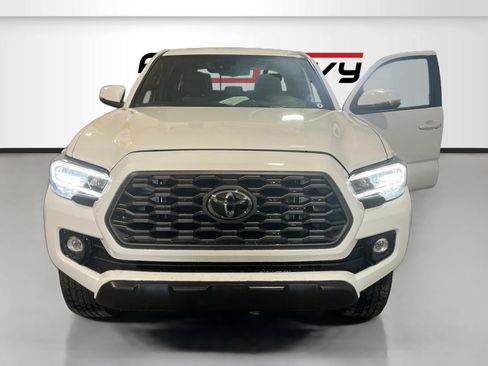 Used 2022 Toyota Tacoma TRD Off-Road w/ Technology Package RWD image 2