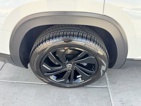 Used 2023 Volkswagen Atlas SE w/ Panoramic Sunroof Package image 15