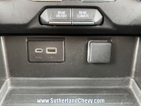 Used 2024 GMC Yukon XL SLE image 31