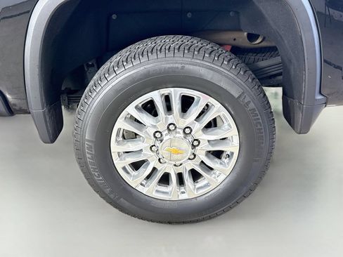 Used 2023 Chevrolet Silverado 2500 High Country w/ Z71 Off-Road Package AWD/4WD image 32