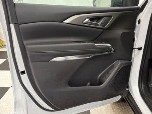 New 2026 Chevrolet Traverse LT w/ Driver Confidence Package AWD/4WD image 16