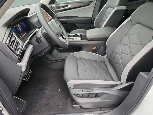 New 2024 Volkswagen Atlas Peak Edition SEL image 15