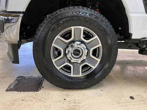 Used 2025 Ford F250 XLT image 17