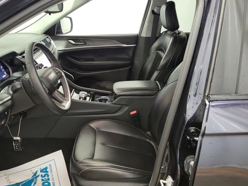 Used 2023 Jeep Grand Cherokee 4WD 4xe image 13