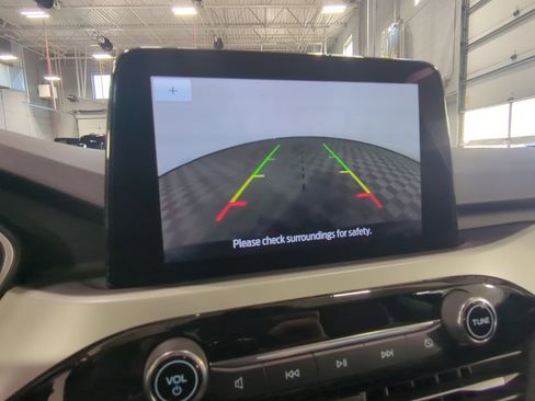 Used 2022 Ford Escape SE w/ Cold Weather Package image 18