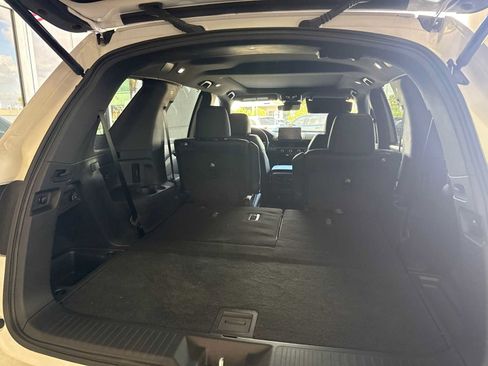Used 2025 Honda Pilot TrailSport image 8