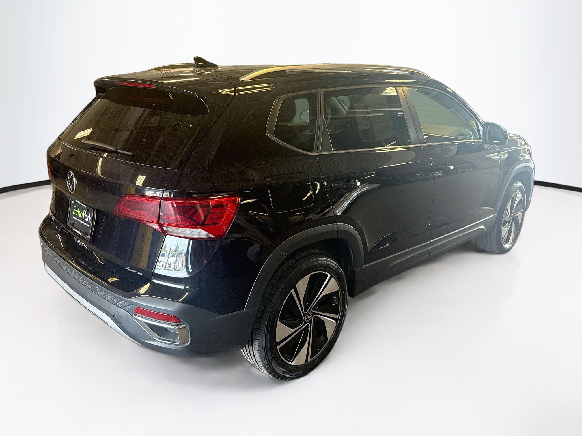 Used 2024 Volkswagen Taos SE AWD/4WD image 9