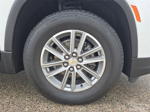 Used 2023 Chevrolet Traverse LT image 34