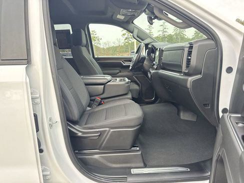 Used 2025 Chevrolet Silverado 1500 LT image 32