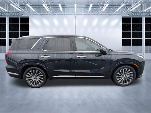 Used 2023 Hyundai Palisade Calligraphy w/ Winter Package image 3
