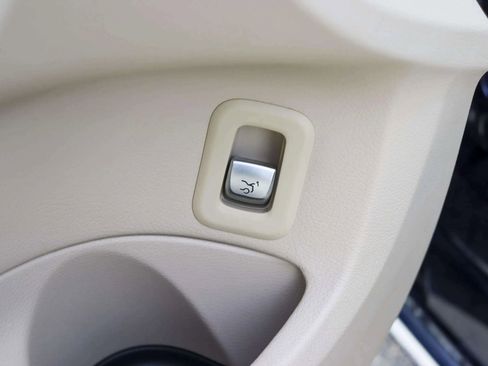 Used 2016 Mercedes-Benz C 300 Sedan image 17