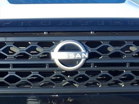 Certified 2024 Nissan Frontier SV w/ Hardbody Edition image 15