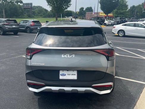 Used 2023 Kia Sportage LX FWD image 5
