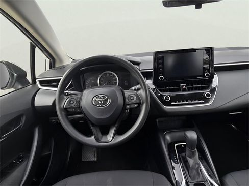 Used 2022 Toyota Corolla LE image 23