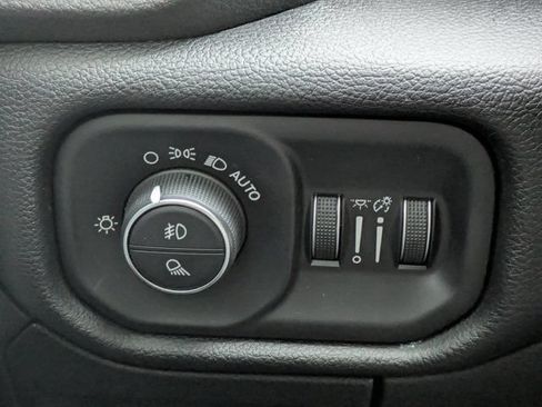 Used 2019 RAM 1500 Big Horn RWD image 24