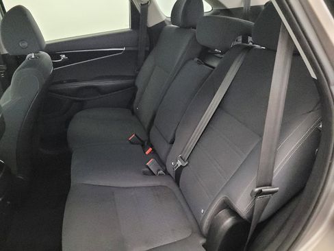 Used 2019 Kia Sorento AWD w/ LX Convenience Package image 18