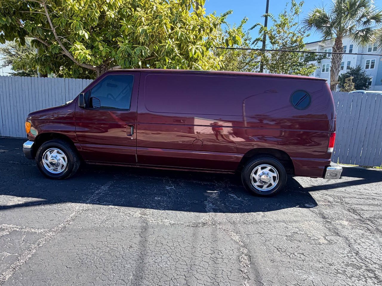 Used 2006 Ford E-150 and Econoline 150 RWD image 4