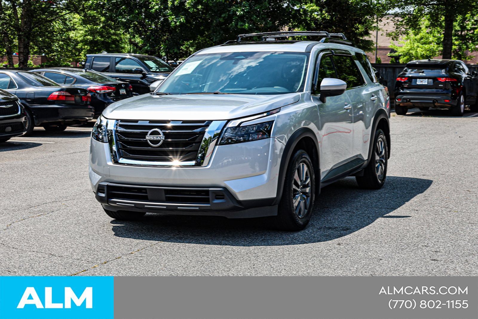Used 2024 Nissan Pathfinder SV w/ SV Premium Package FWD image 3