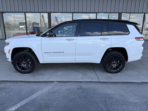 Used 2023 Jeep Grand Cherokee L Summit w/ Advanced Protech Group IV image 10