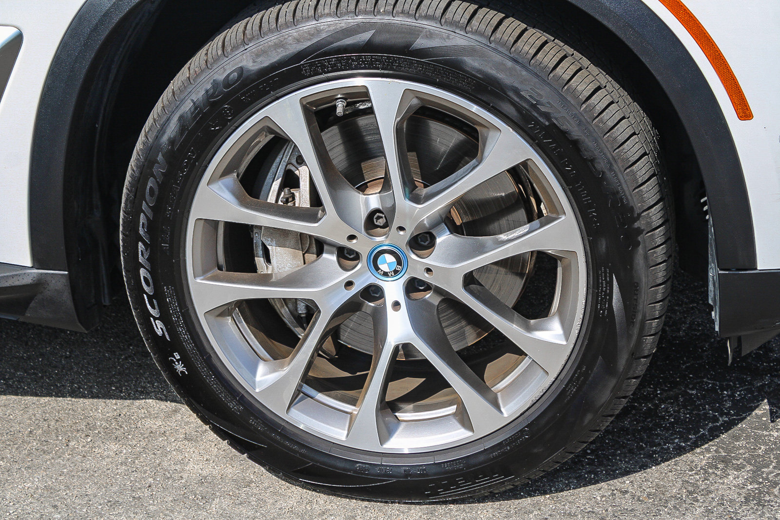 Used 2025 BMW X5 xDrive50e w/ Climate Comfort Package AWD/4WD image 9