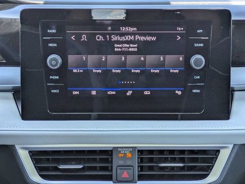 Used 2025 Volkswagen Taos SE FWD image 18