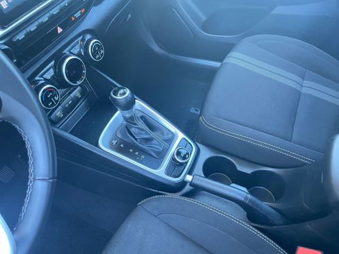 Used 2025 Hyundai Venue SEL image 43