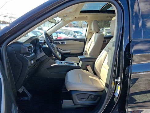 Used 2022 Ford Explorer XLT w/ Equipment Group 202A image 15