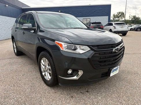 Used 2021 Chevrolet Traverse LT w/ LPO, Black Accent Package AWD/4WD image 7