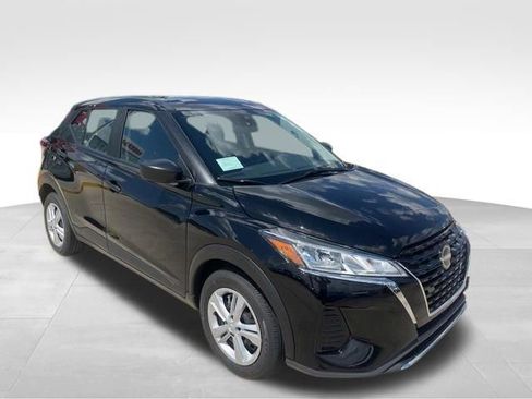 New 2025 Nissan Kicks Play S image 8