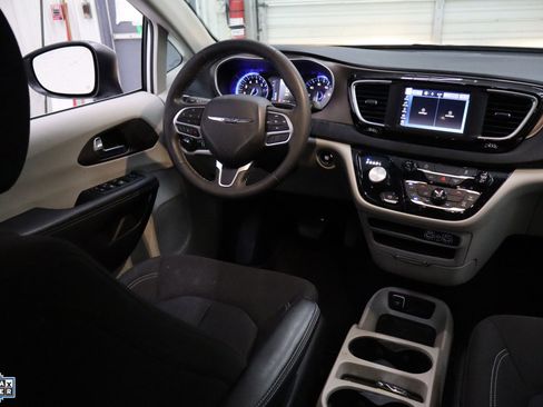 Used 2024 Chrysler Voyager LX image 27