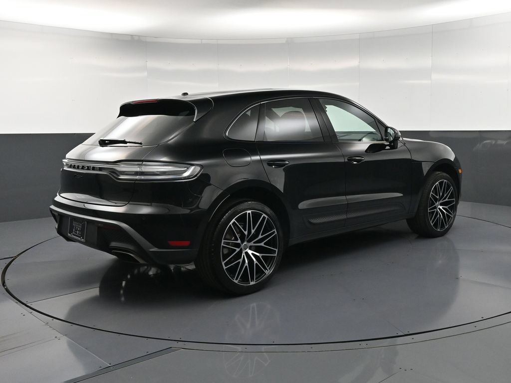 Certified 2026 Porsche Macan AWD/4WD image 8