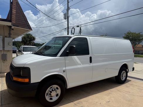Used 2014 Chevrolet Express 2500 RWD image 2