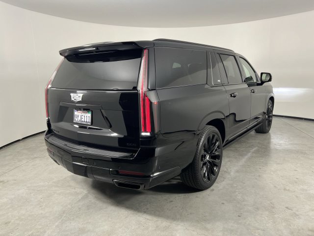 Used 2026 Cadillac Escalade ESV Platinum Sport w/ LPO, ONYX Package AWD/4WD image 8