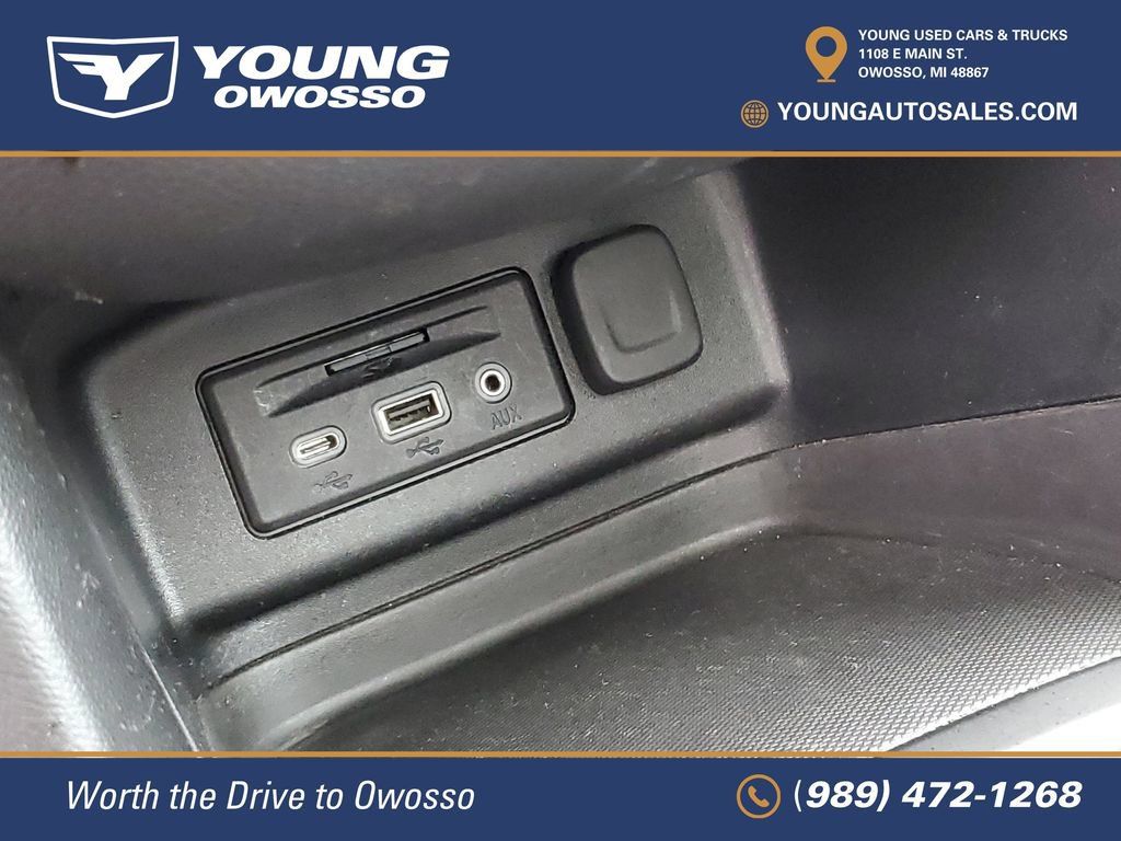 Used 2022 Chevrolet Equinox RS w/ RS Leather Package FWD image 22