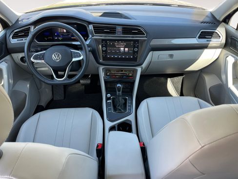 Certified 2023 Volkswagen Tiguan SE w/ Panoramic Sunroof Package image 12