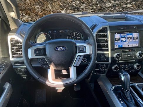 Used 2018 Ford F150 Lariat w/ Equipment Group 502A Luxury image 5