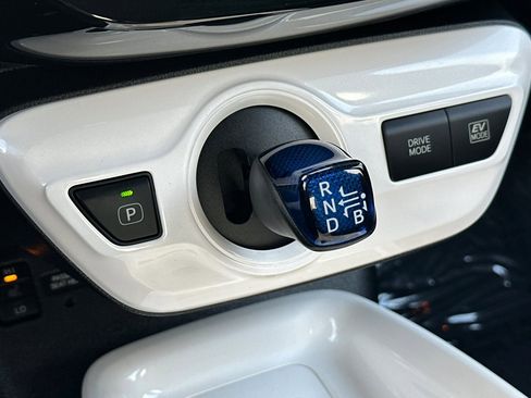 Used 2016 Toyota Prius Four image 22