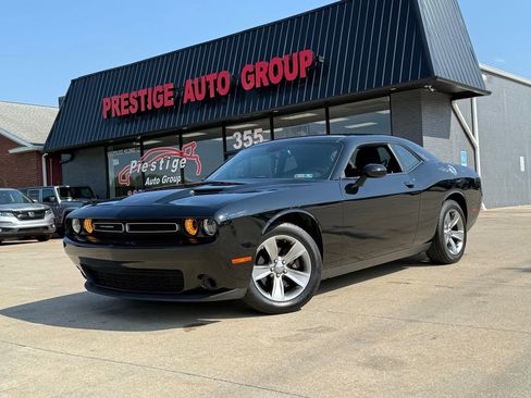 Used 2016 Dodge Challenger SXT RWD image 17