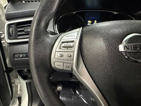 Used 2016 Nissan Rogue SV AWD/4WD image 15