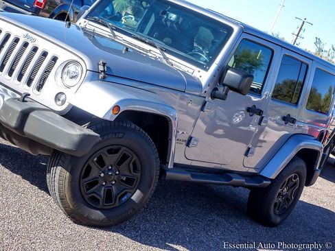 Used 2017 Jeep Wrangler Unlimited Sahara w/ Connectivity Group image 4
